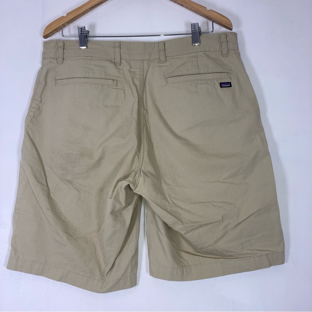 PATAGONIA Men’s 34 Stand Up Beige Organic Cotton Flat Front Shorts 9.5” Inseam - Picture 2 of 12